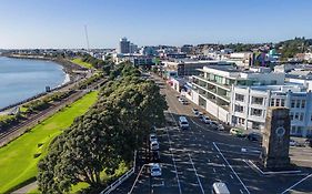 West End Precinct 2 Bedroom Apartment Close To Walkway And Ocean
